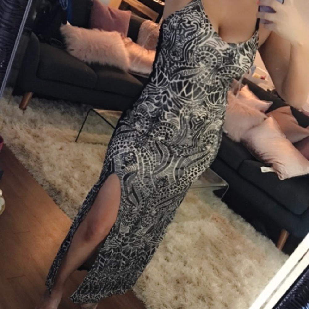 free with purchase-Abstract sequin thigh split maxi dress - Picture 4 of 8